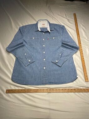 Levi's size large (slim cut) Blue Chambray Shirt – Classic Utility Workshirt